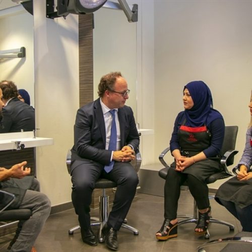 Minister Koolmees Minister Koolmees in gesprek met vluchteling-studenten